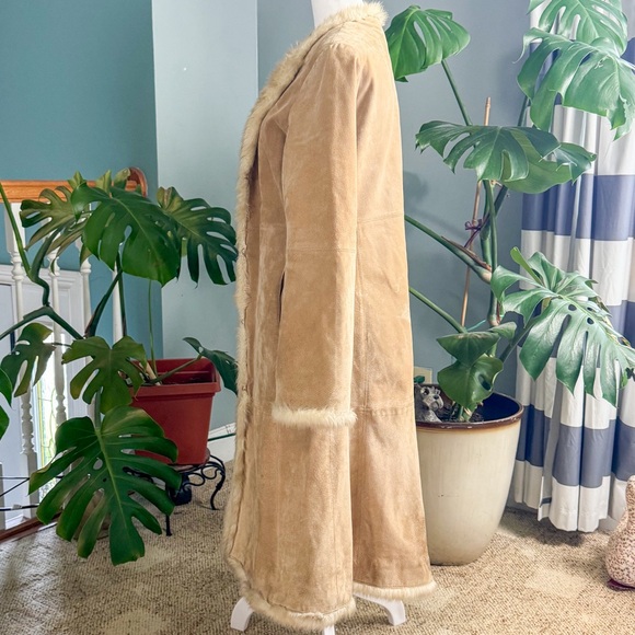 VENUS Tan Leather Jacket with Cream Fur Trim - Picture 3 of 10